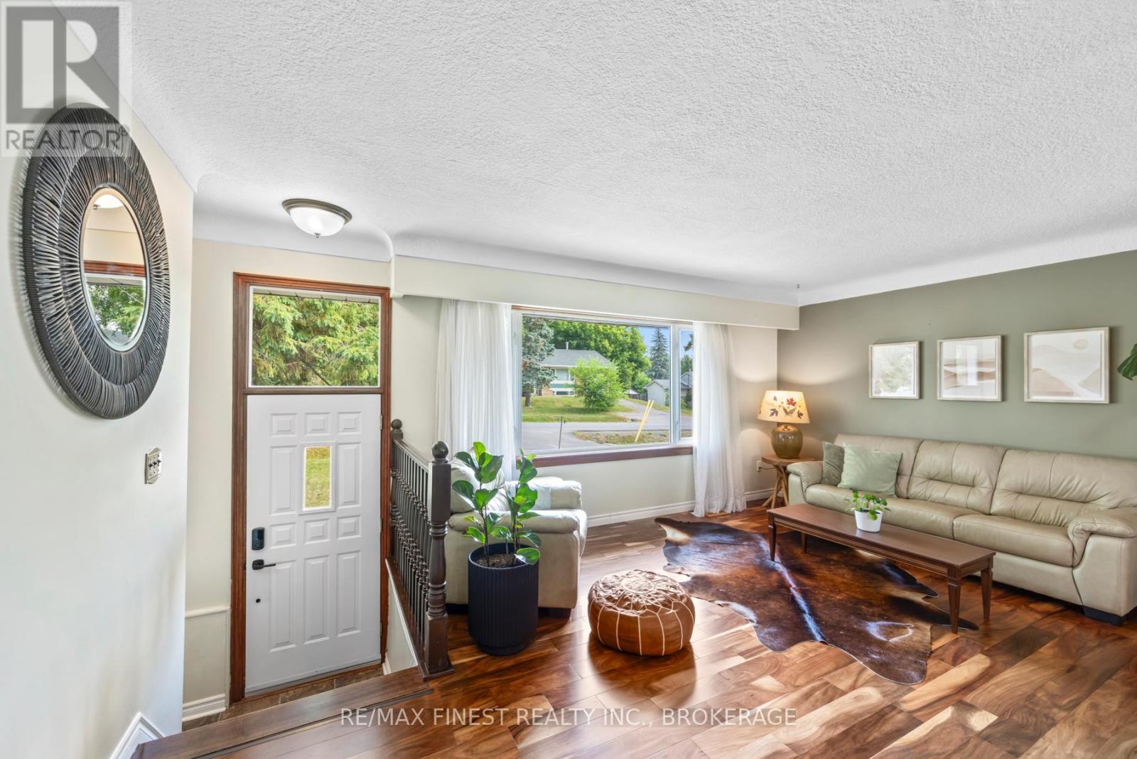1429 AVONDALE CRESCENT - 5