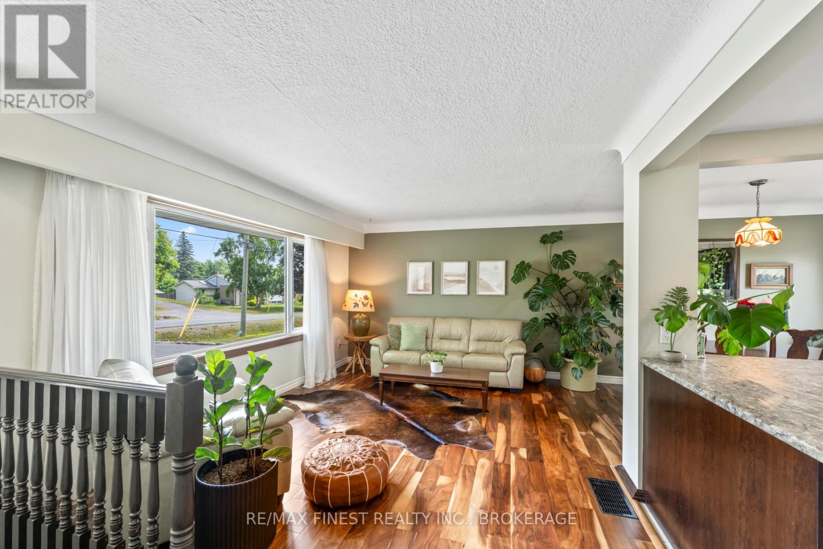 1429 AVONDALE CRESCENT - 7