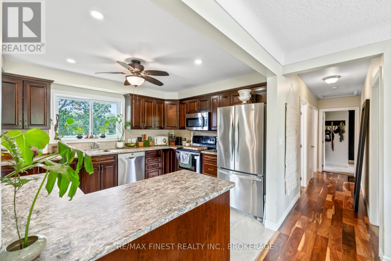 1429 AVONDALE CRESCENT - 8