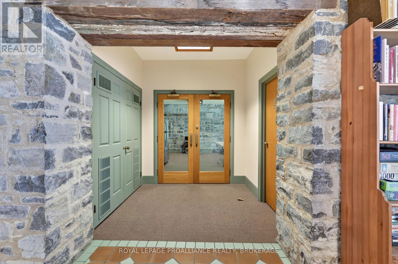 #202 2 BAY STREET - Image 13
