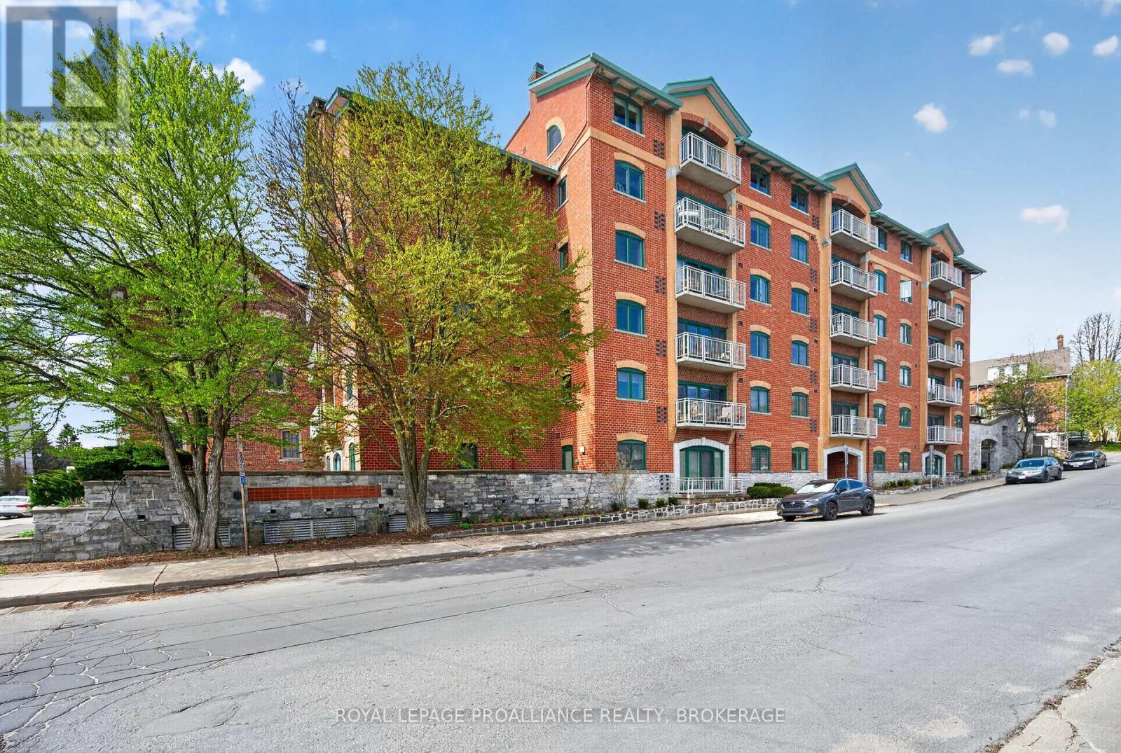 #202 2 BAY STREET - 2