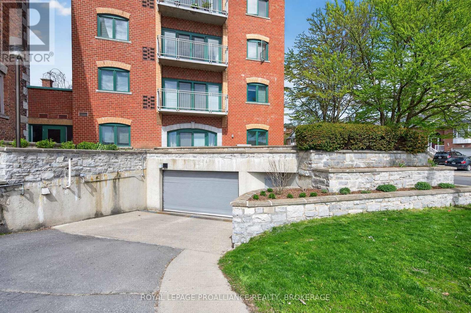 #202 2 BAY STREET - Image 27