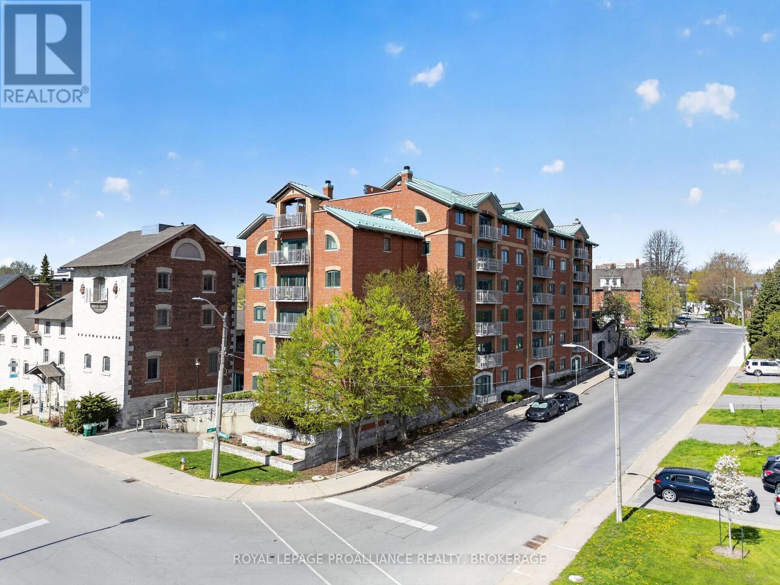 #202 2 BAY STREET - Image 29