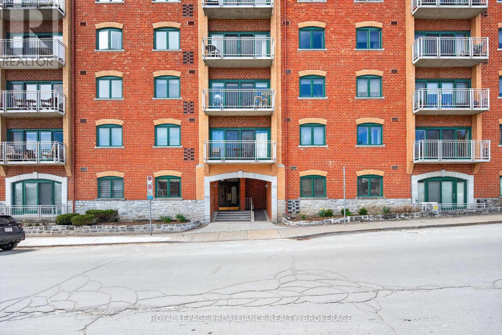 #202 2 BAY STREET - Image 3