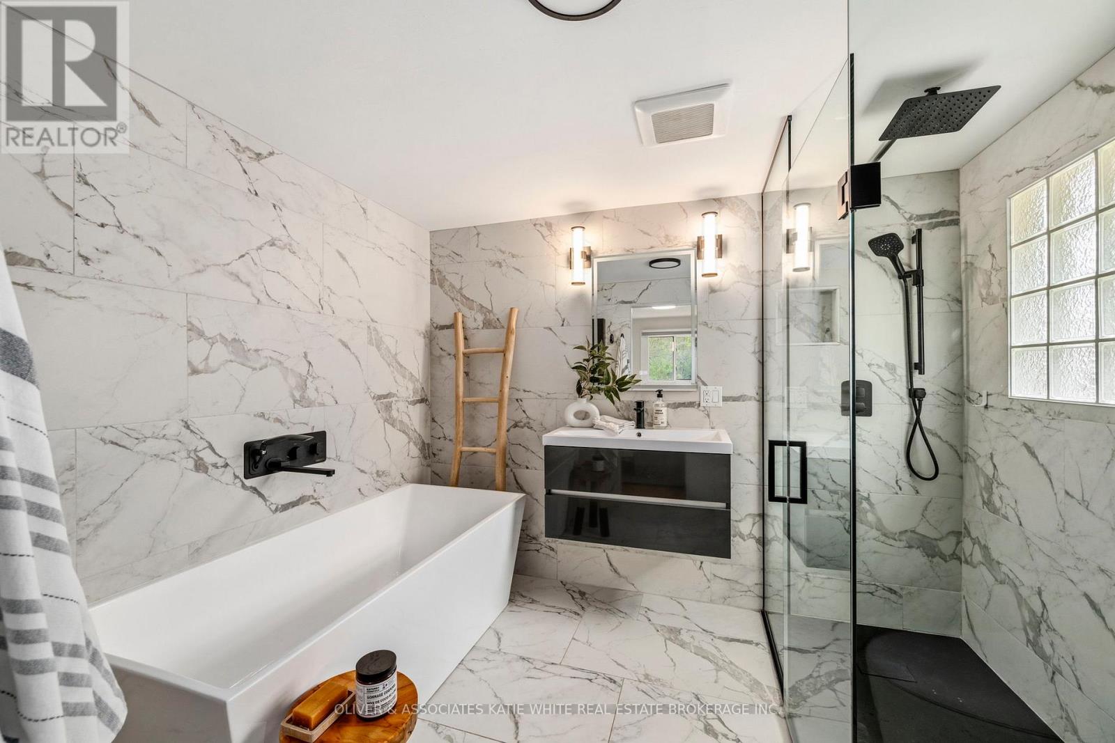 277 ASTORIA PLACE - 16