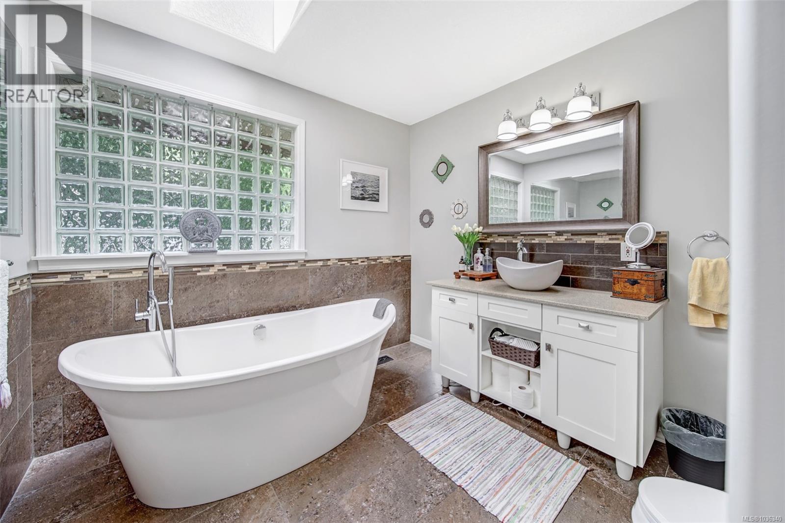 10172 Bishop Dr - 33