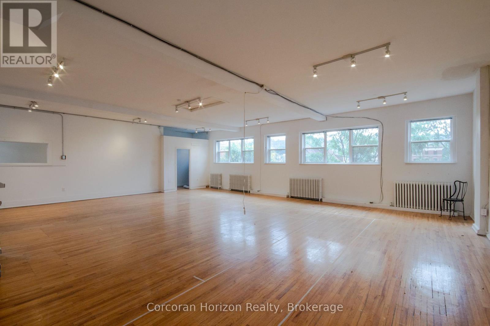 323 KING STREET E - 23