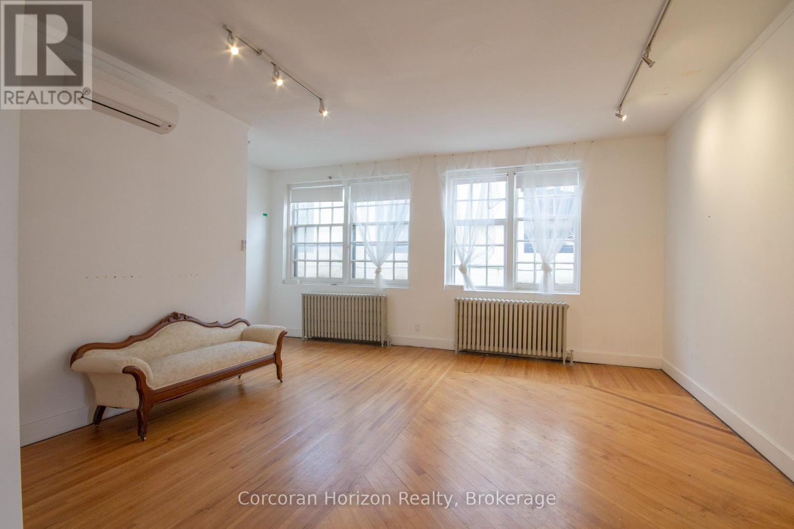 323 KING STREET E - 25