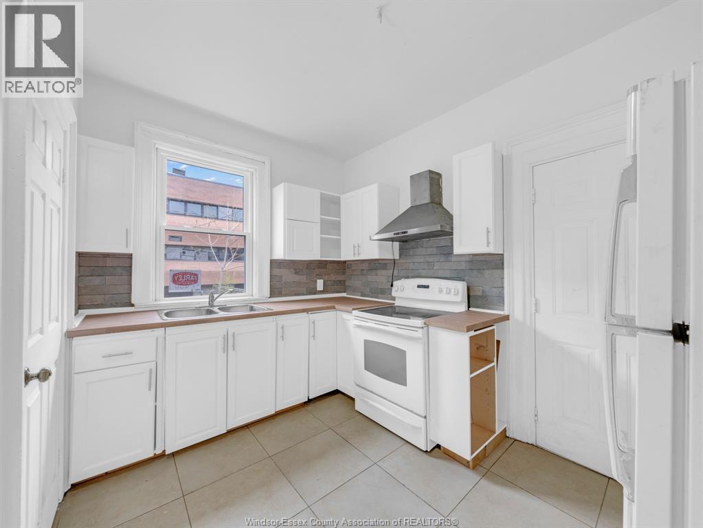 426 BRUCE AVENUE, Windsor, Ontario, N9A4W7 — Photo 8