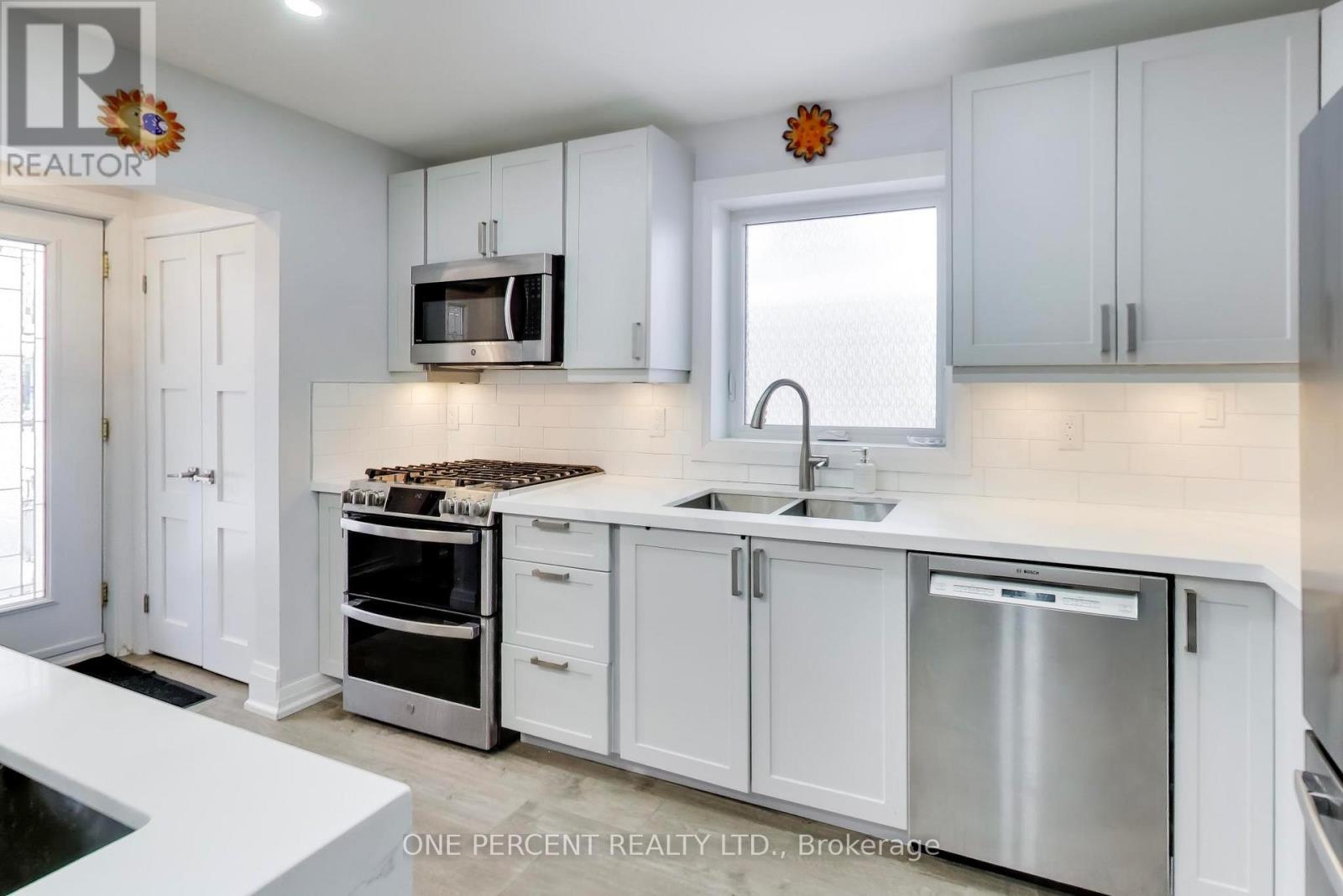 4 CAMEO CRESCENT - 6