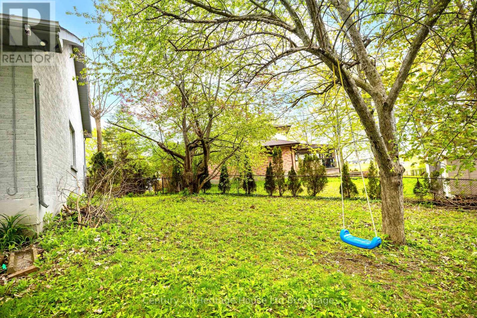 86 LYSANDA COURT - 37
