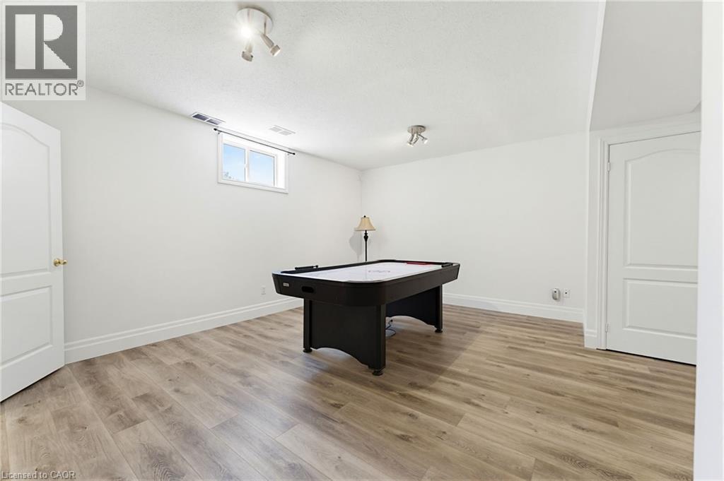 20 SAVONA Crescent, Hamilton, Ontario, L8N2Z7 — Photo 5