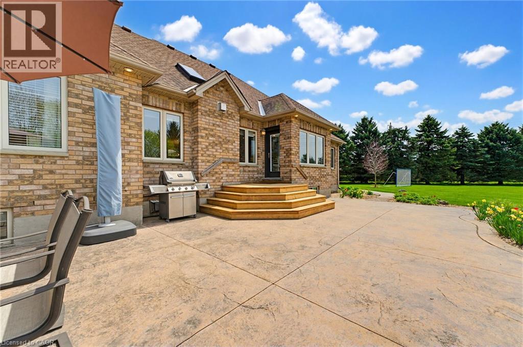 20 SAVONA Crescent, Hamilton, Ontario, L8N2Z7 — Photo 8