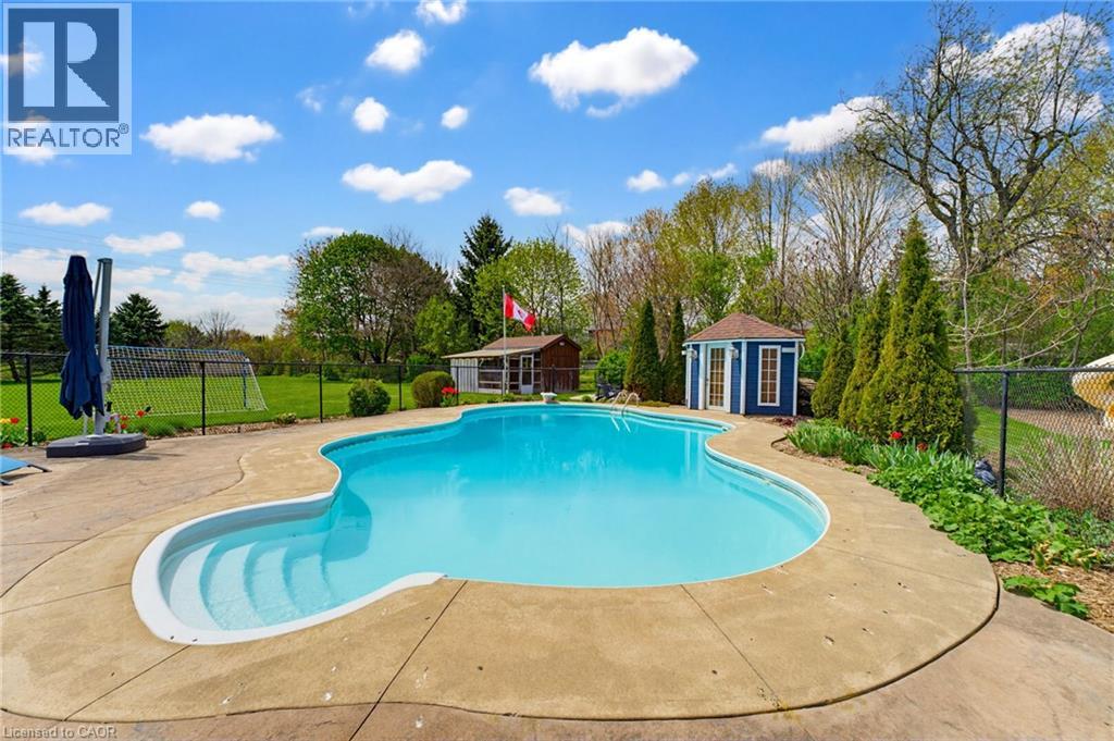 20 SAVONA Crescent, Hamilton, Ontario, L8N2Z7 — Photo 2