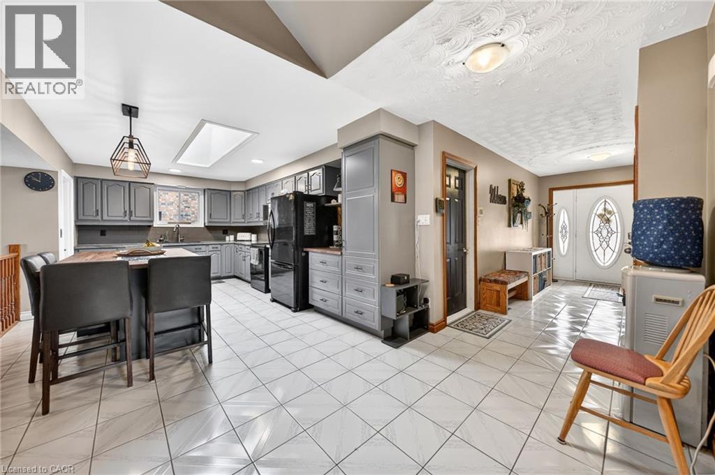 86 CHIMNEY HILL Drive, Cambridge, Ontario, N1T1H3 — Photo 3
