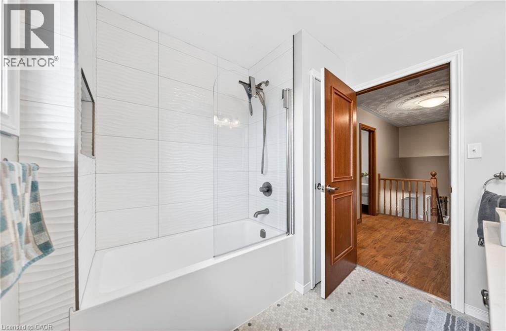 86 CHIMNEY HILL Drive, Cambridge, Ontario, N1T1H3 — Photo 12