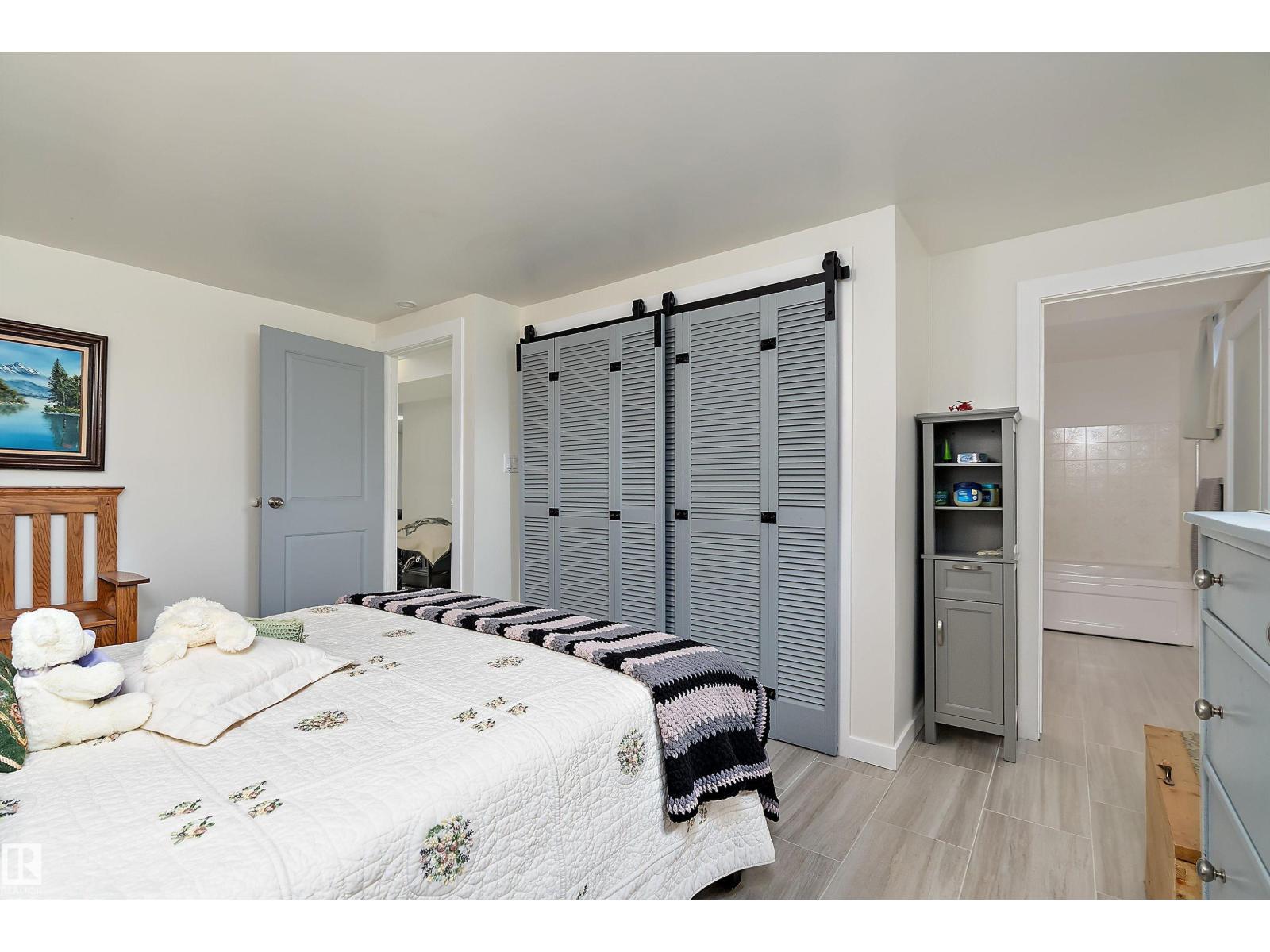 17 Camelot AV — photo 22