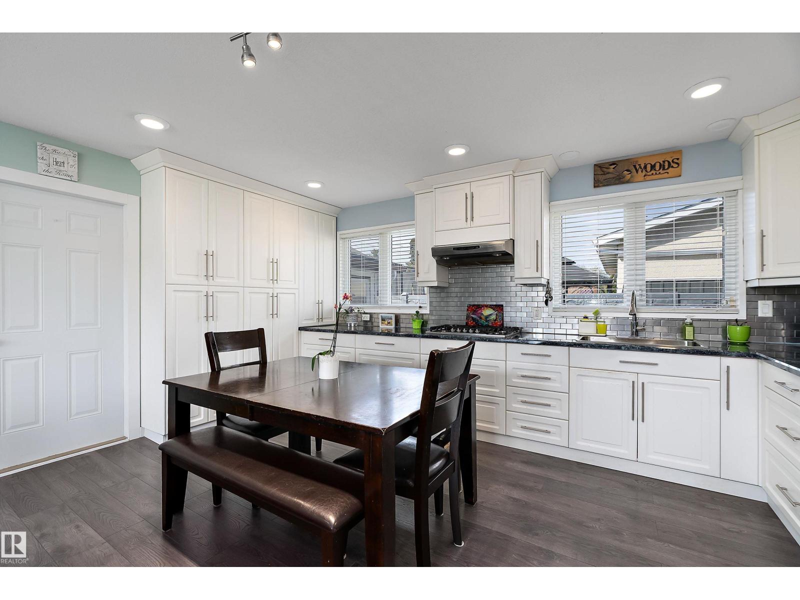 17 Camelot AV — photo 6