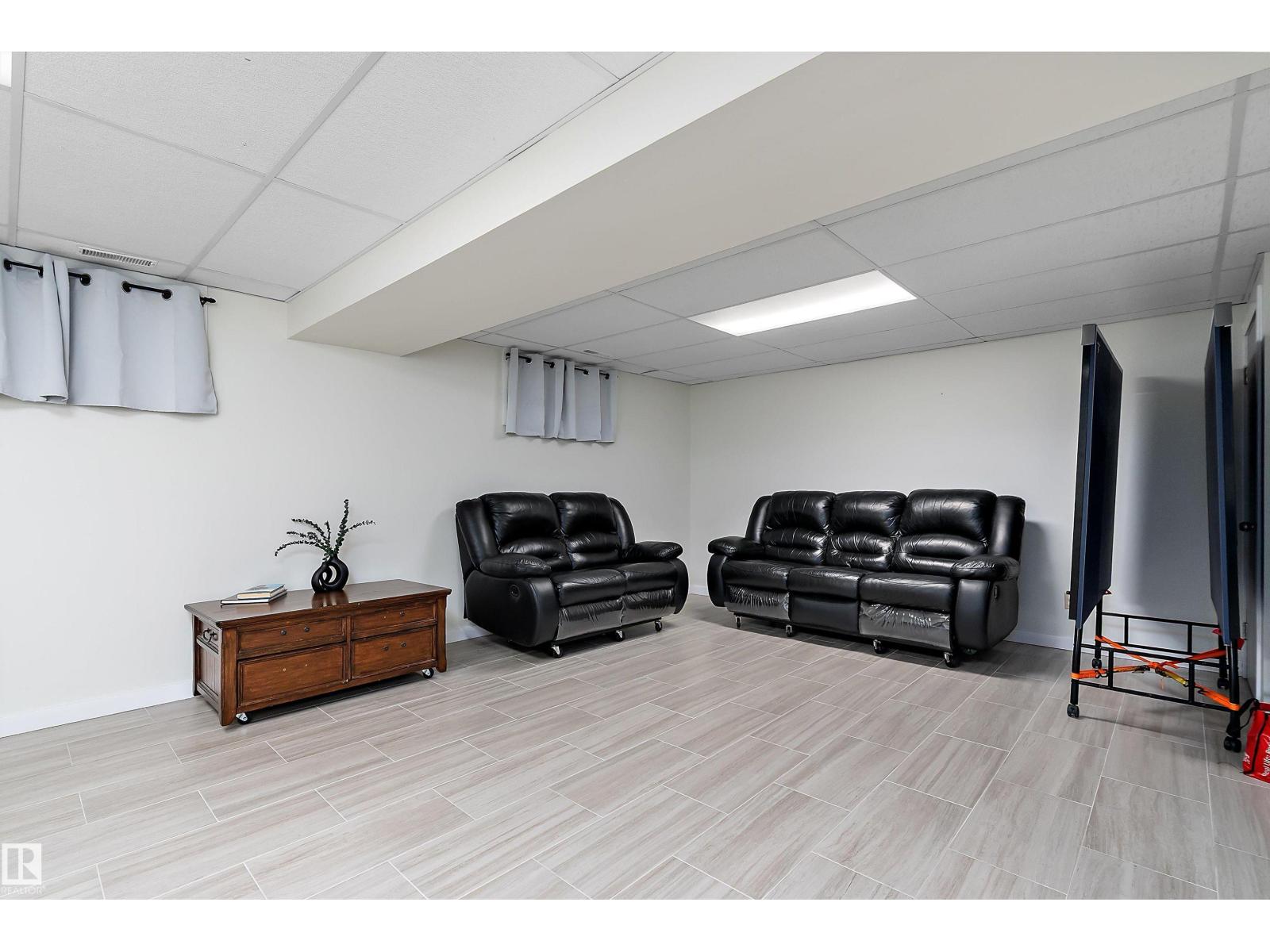 17 Camelot AV — photo 18