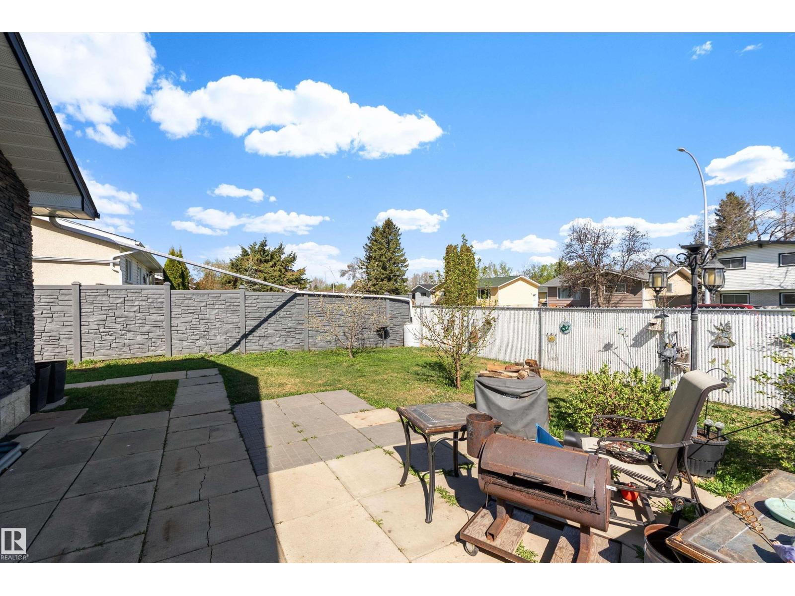 17 Camelot AV — photo 29