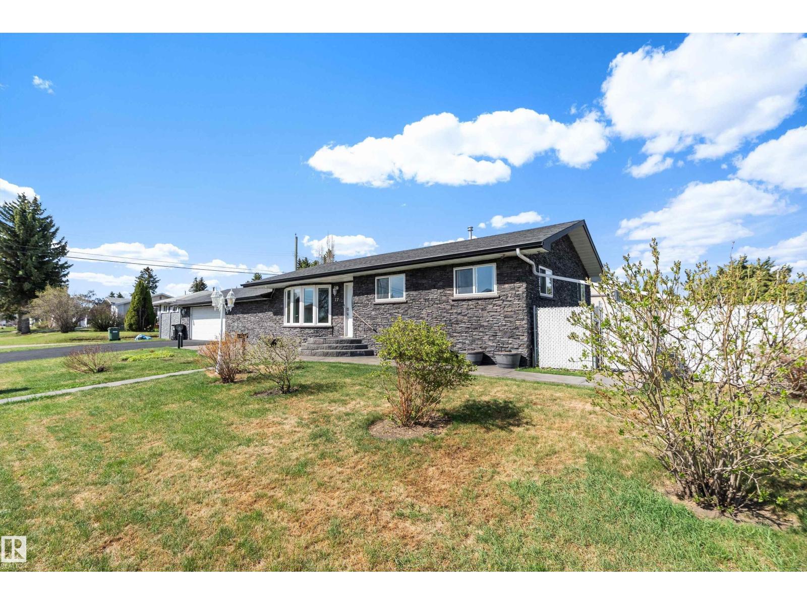 17 Camelot AV — photo 33