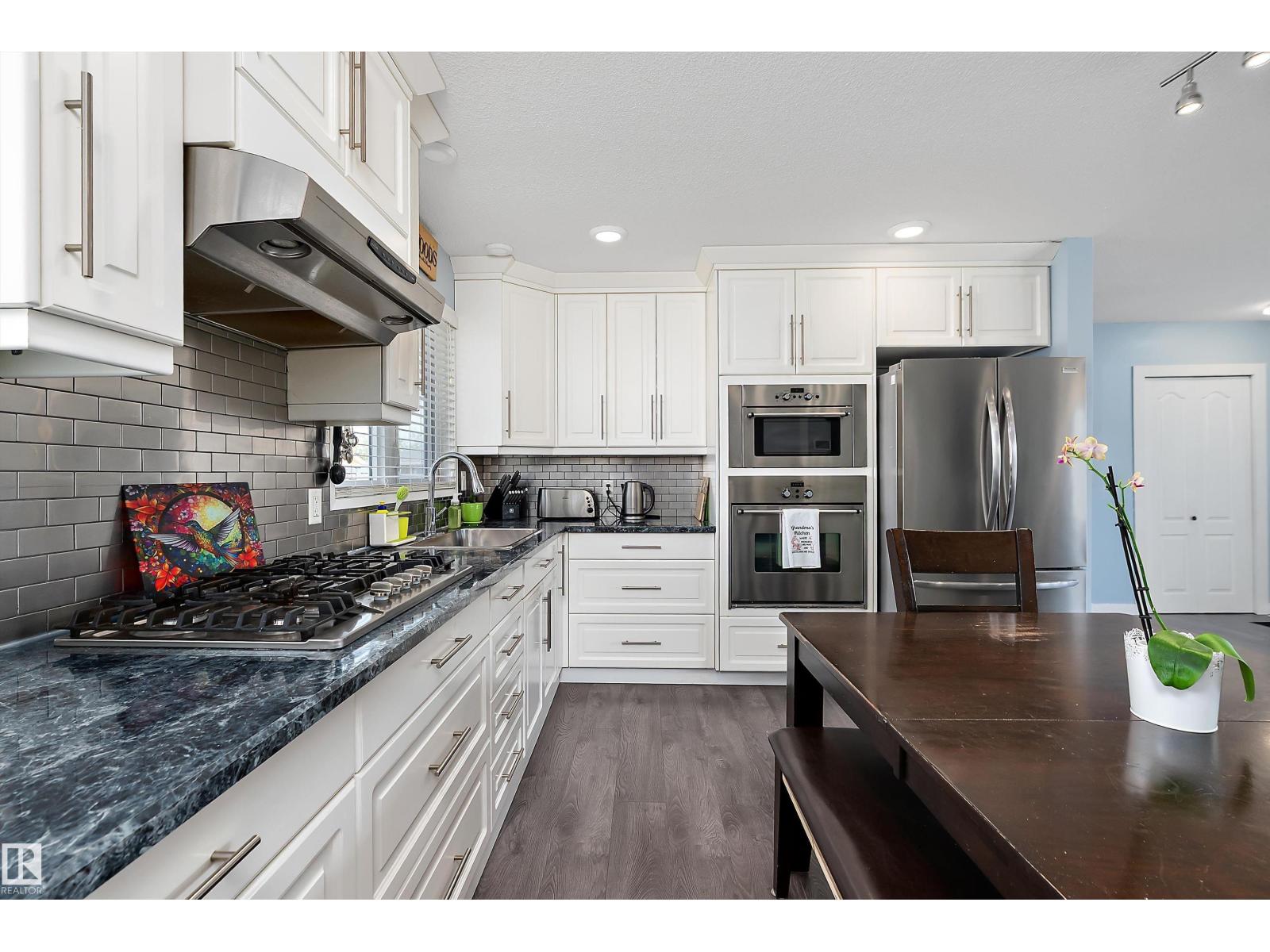 17 Camelot AV — photo 9