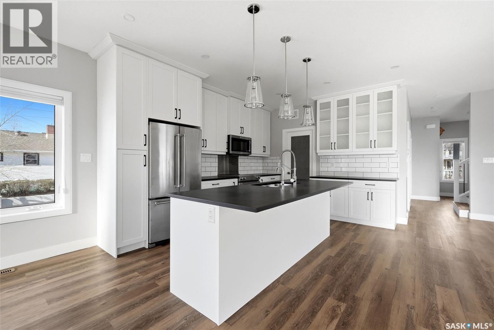 2100 Queen STREET - 10