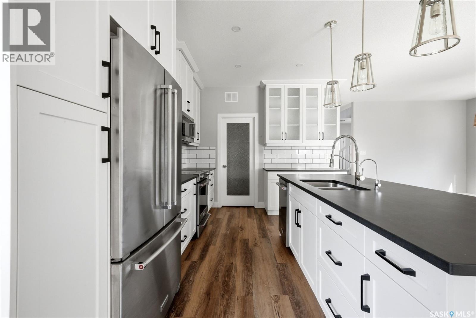 2100 Queen STREET - 11