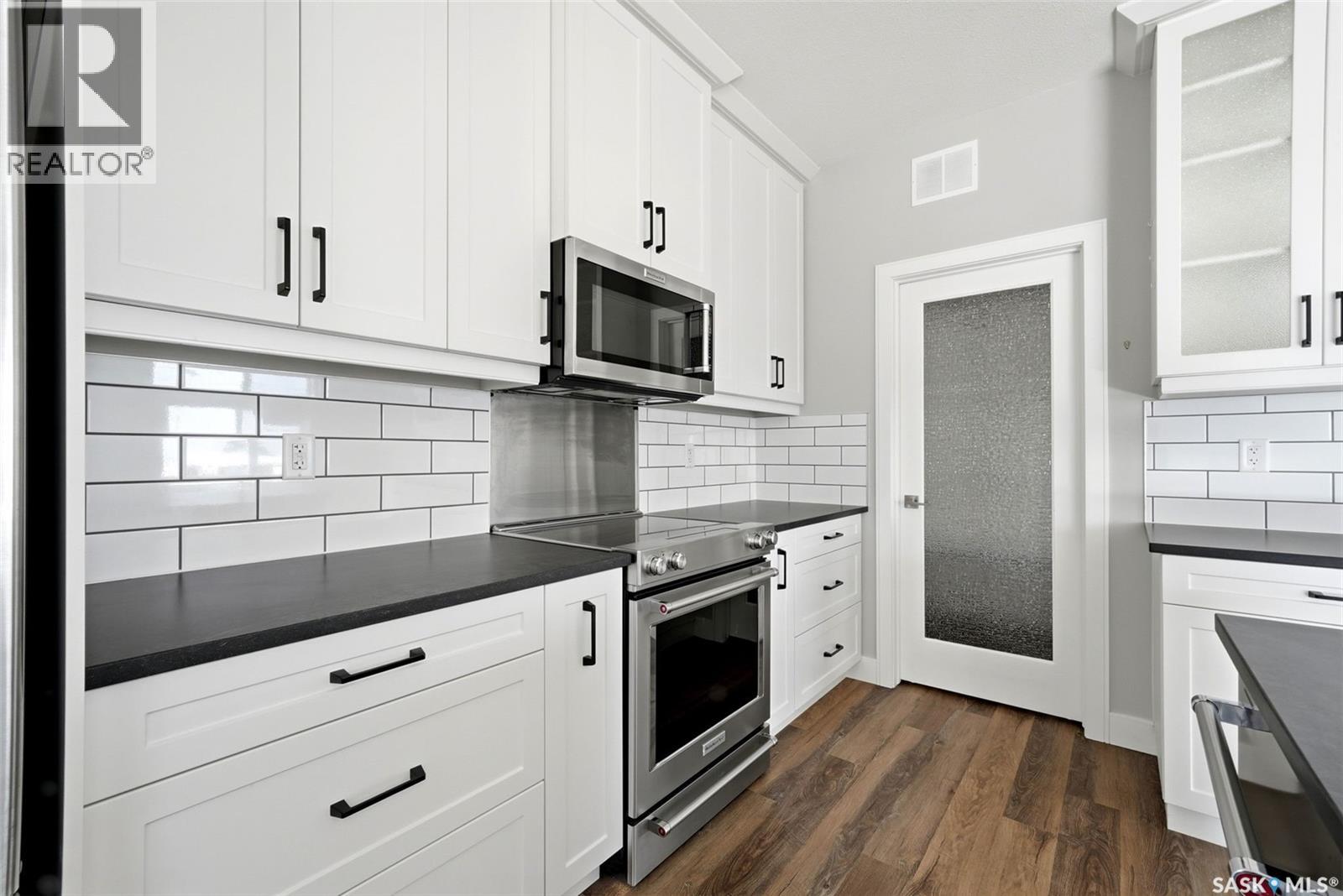 2100 Queen STREET - 13