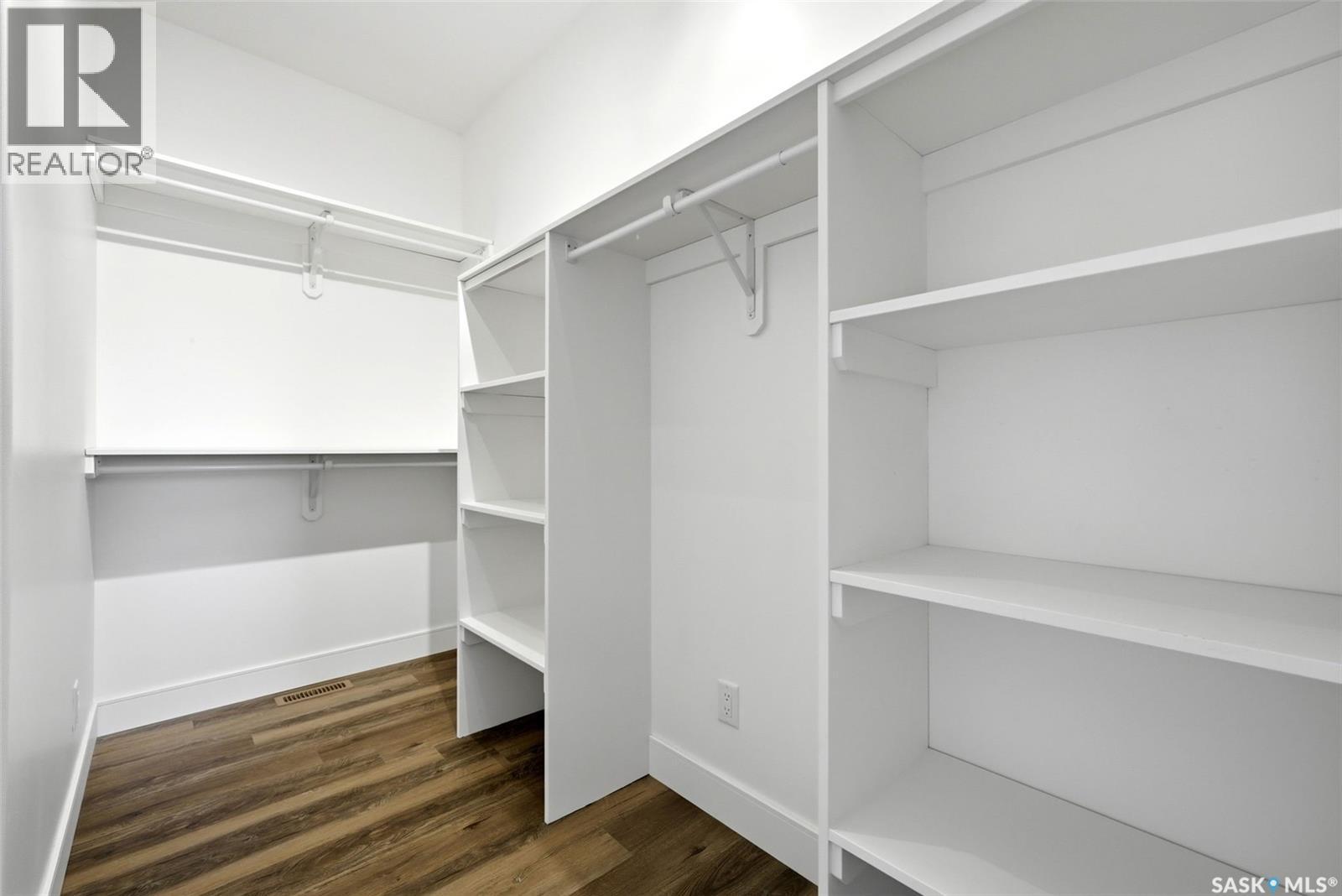 2100 Queen STREET - 29