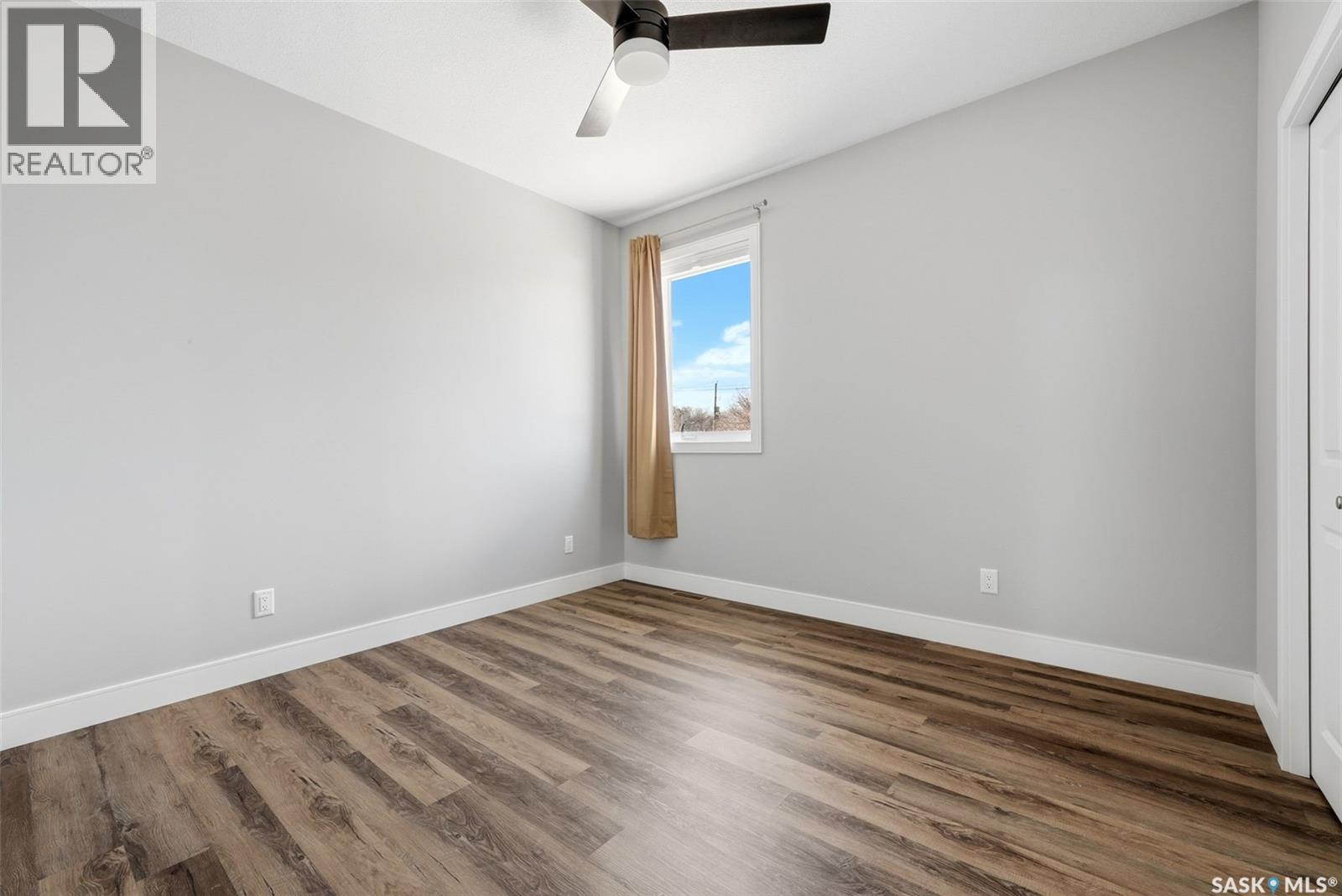 2100 Queen STREET - 34