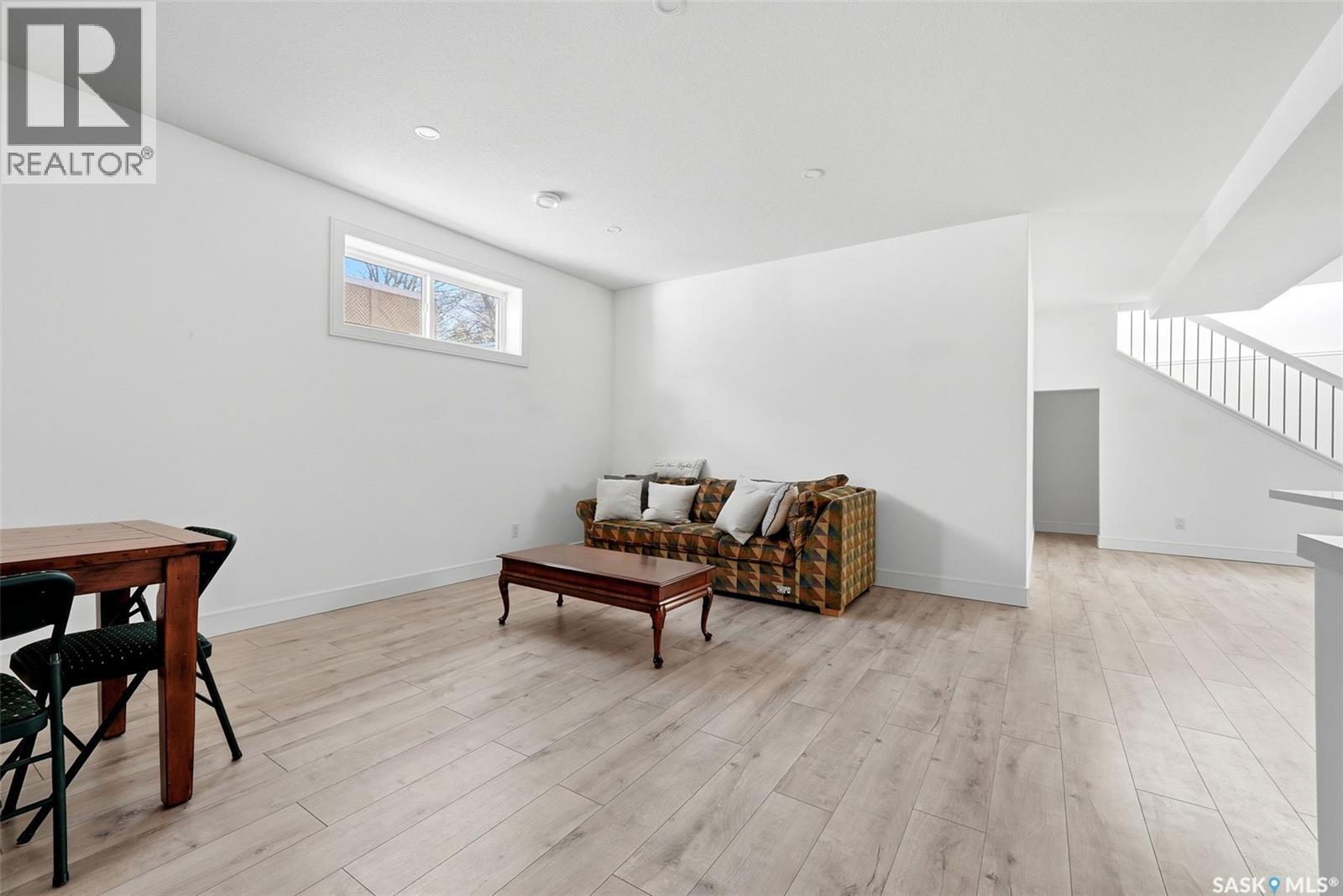 2100 Queen STREET - 39