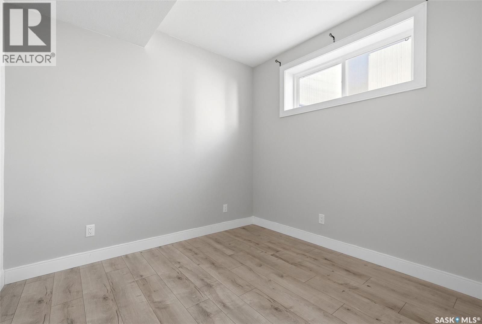 2100 Queen STREET - 50