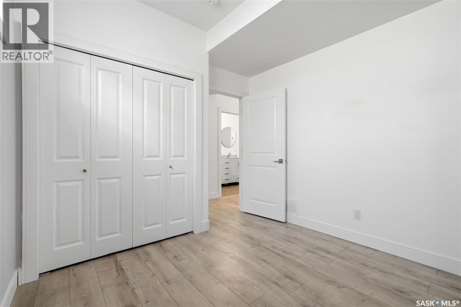 2100 Queen STREET - 51