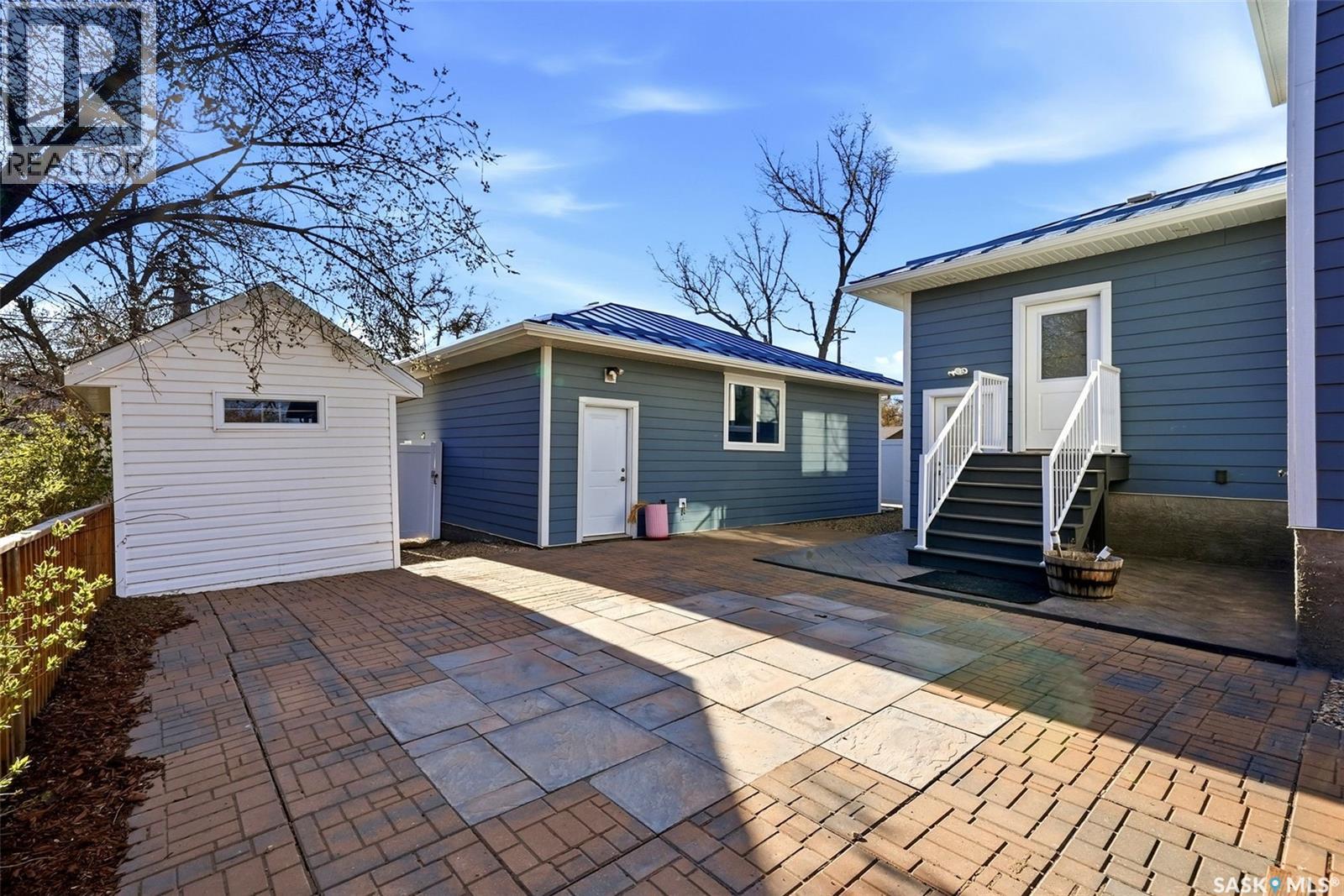 2100 Queen STREET - 56
