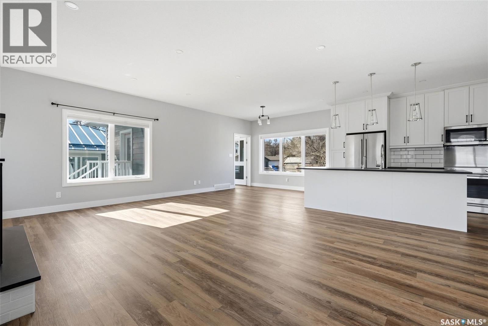 2100 Queen STREET - 8