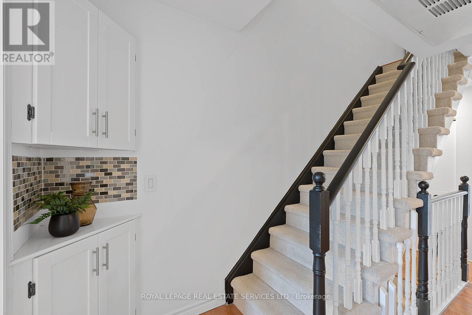 #207 262 ST HELENS AVENUE - 16