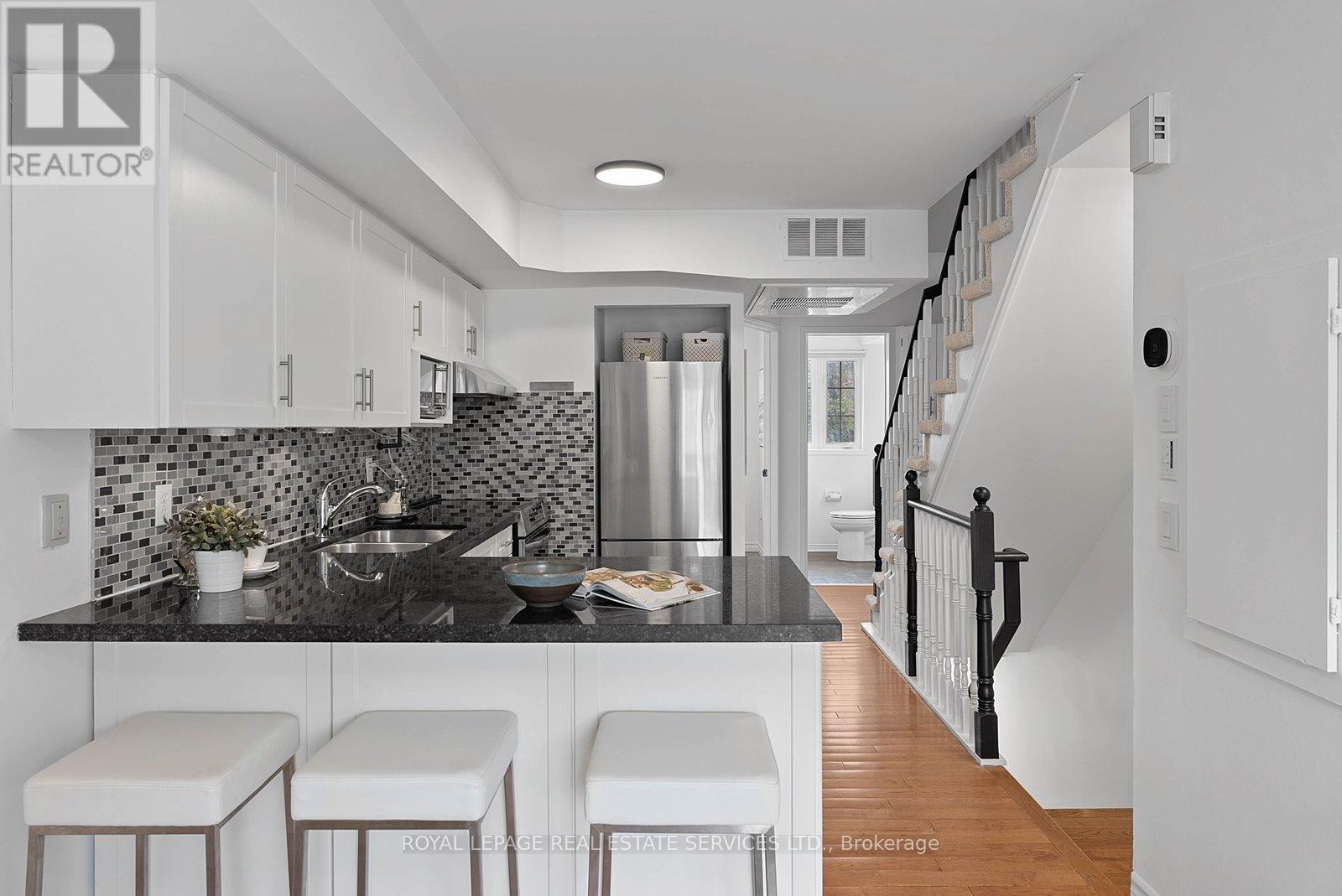 #207 262 ST HELENS AVENUE - 4