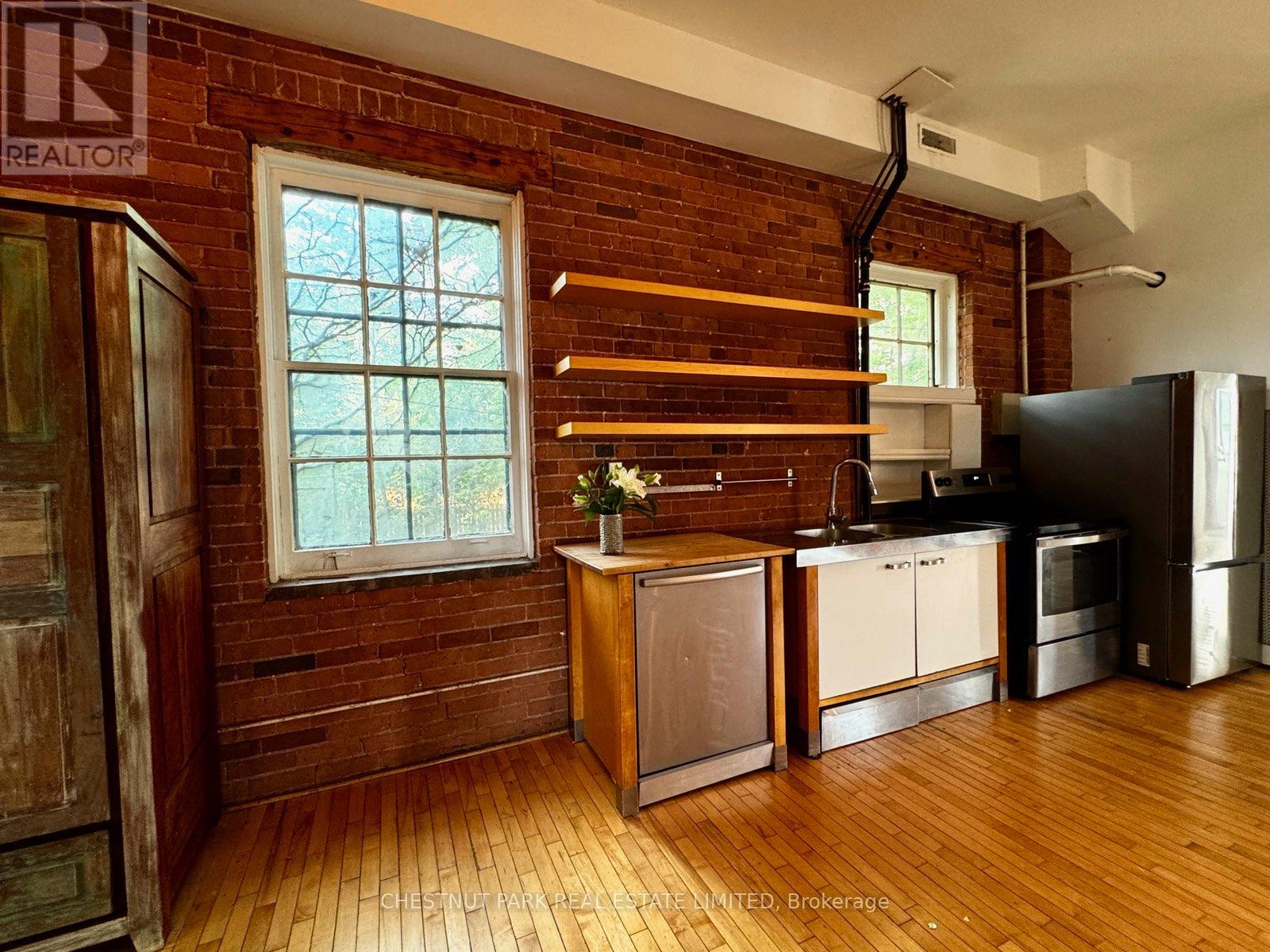 156 SUSSEX MEWS - 2