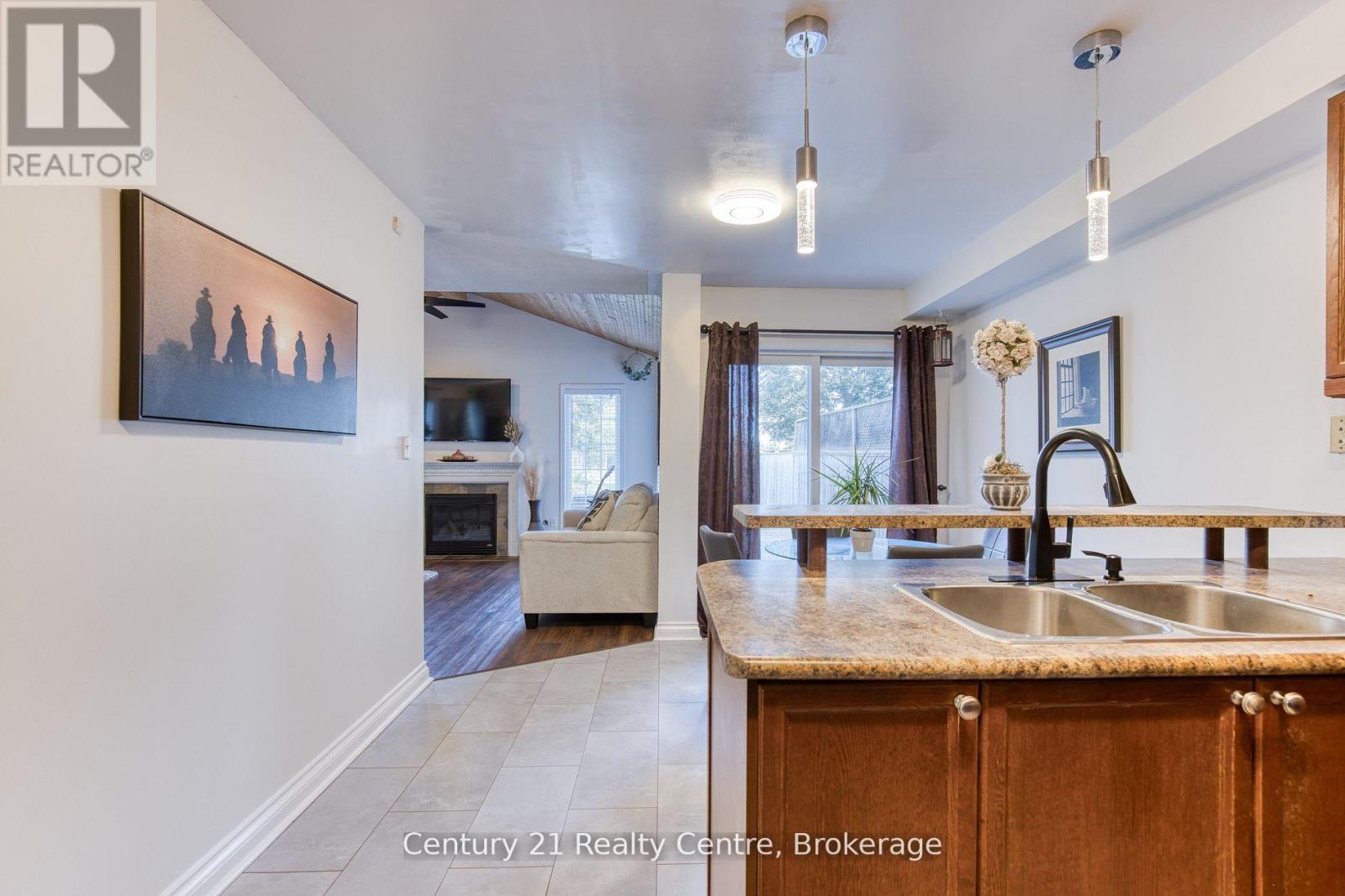 45 HATCH STREET E - 14