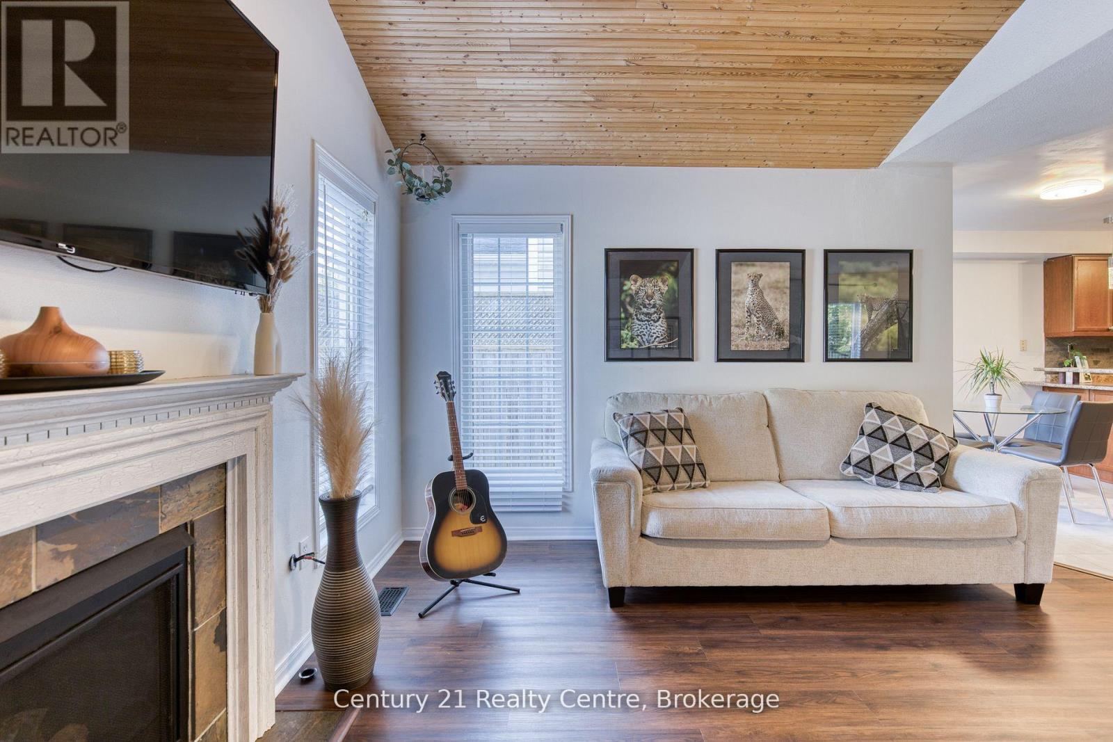 45 HATCH STREET E - 23