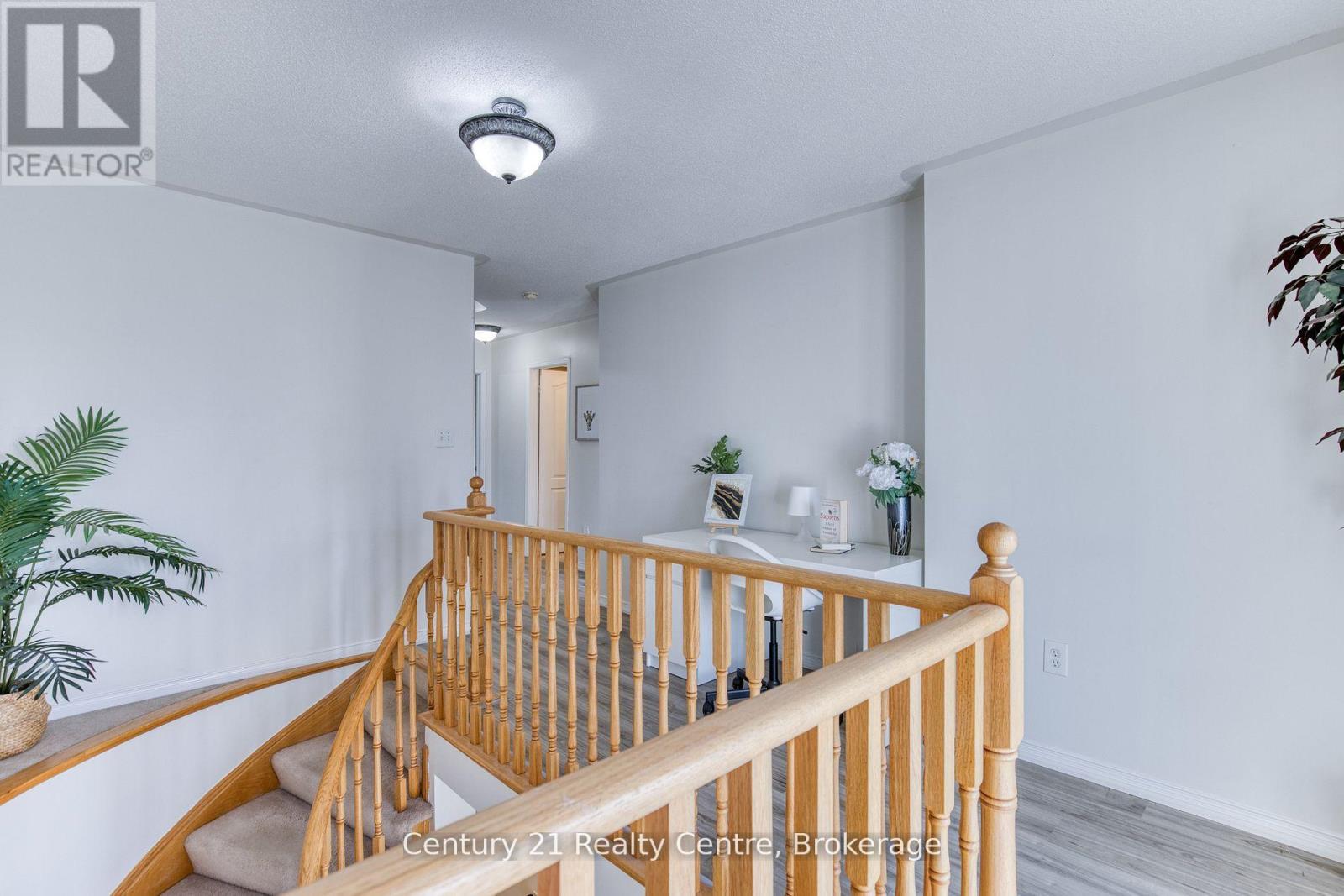 45 HATCH STREET E - 24