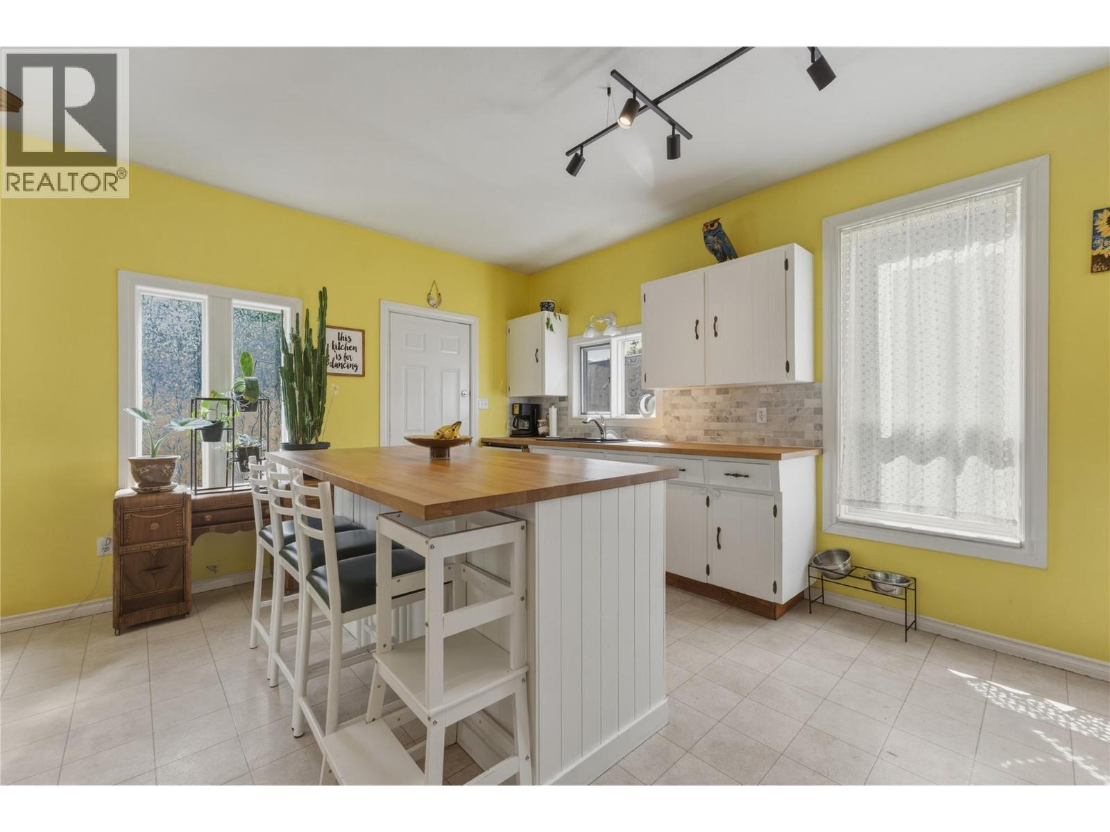 2355 Rosedale Avenue - 9