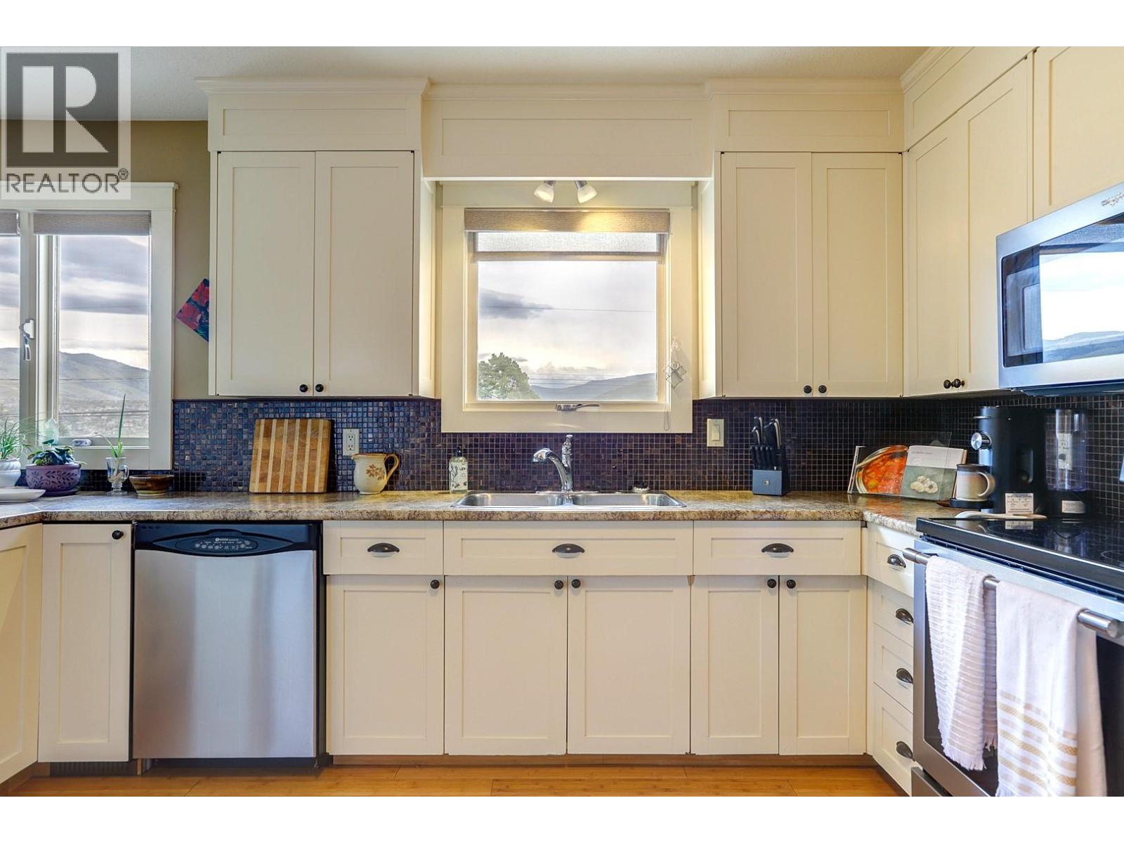 8308 Kalview Drive, Coldstream