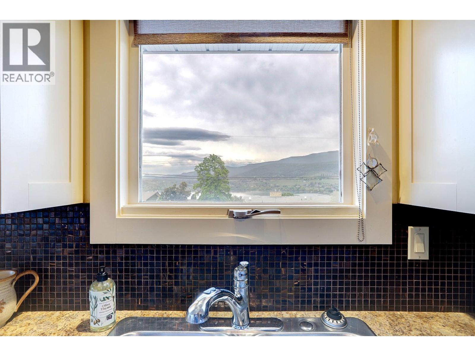 8308 Kalview Drive, Coldstream