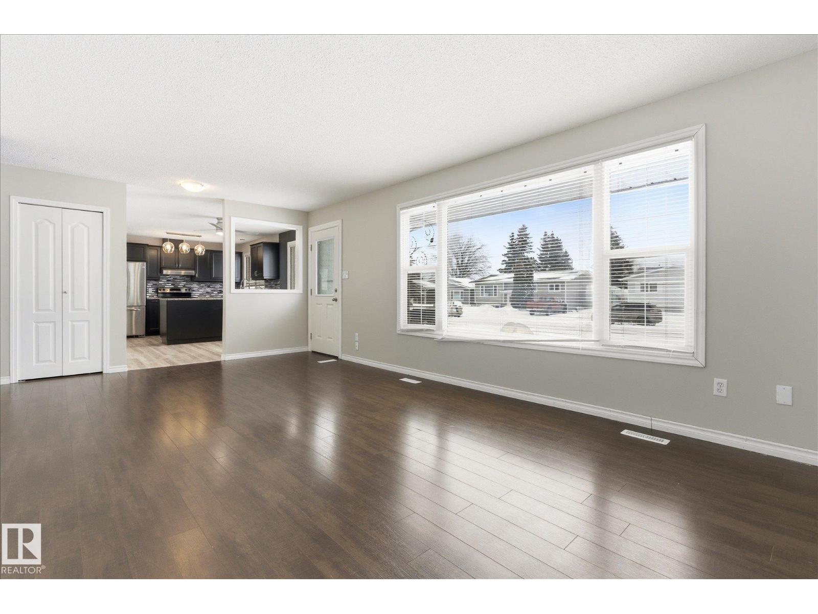 4326 49 Ave - photo 3