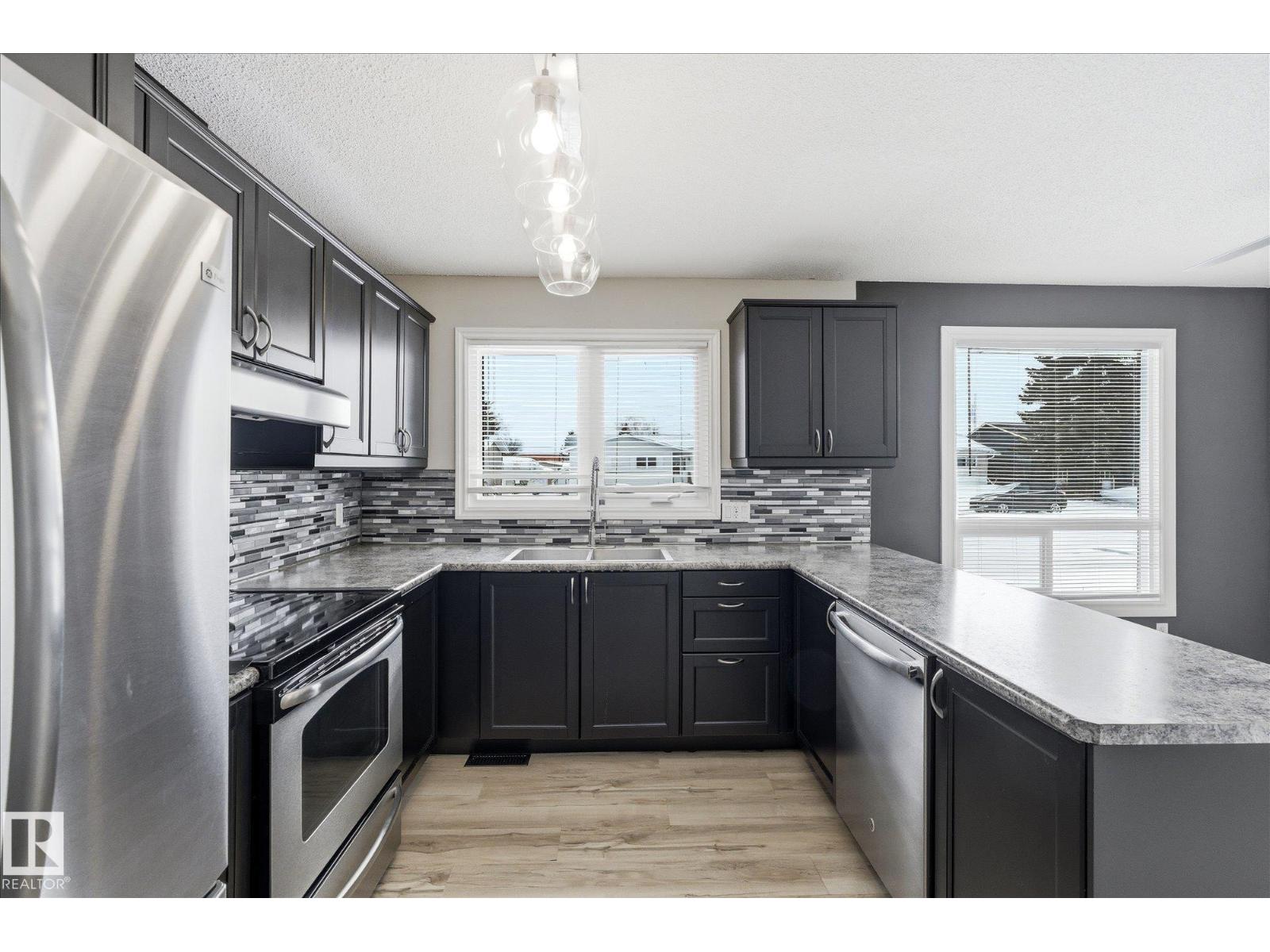 4326 49 Ave — photo 9