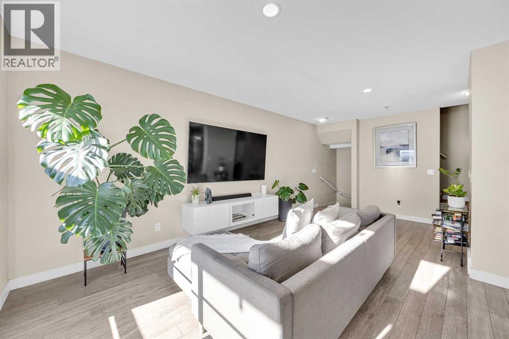 405 Redstone View NE - 11