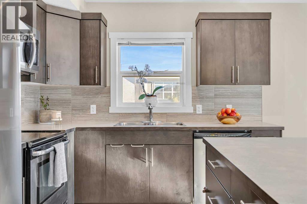 405 Redstone View NE - 19