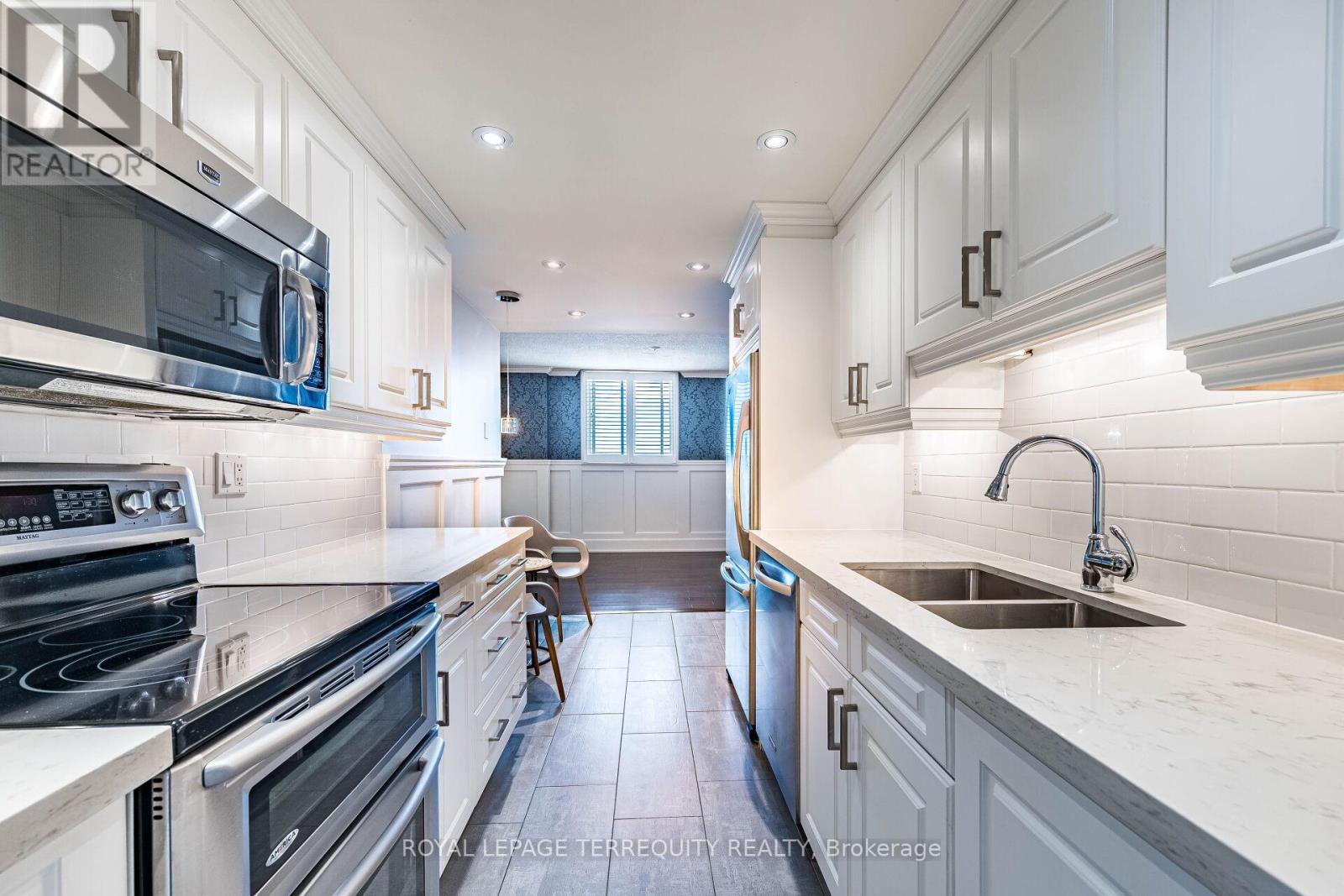 #1902 820 BURNHAMTHORPE ROAD - 11